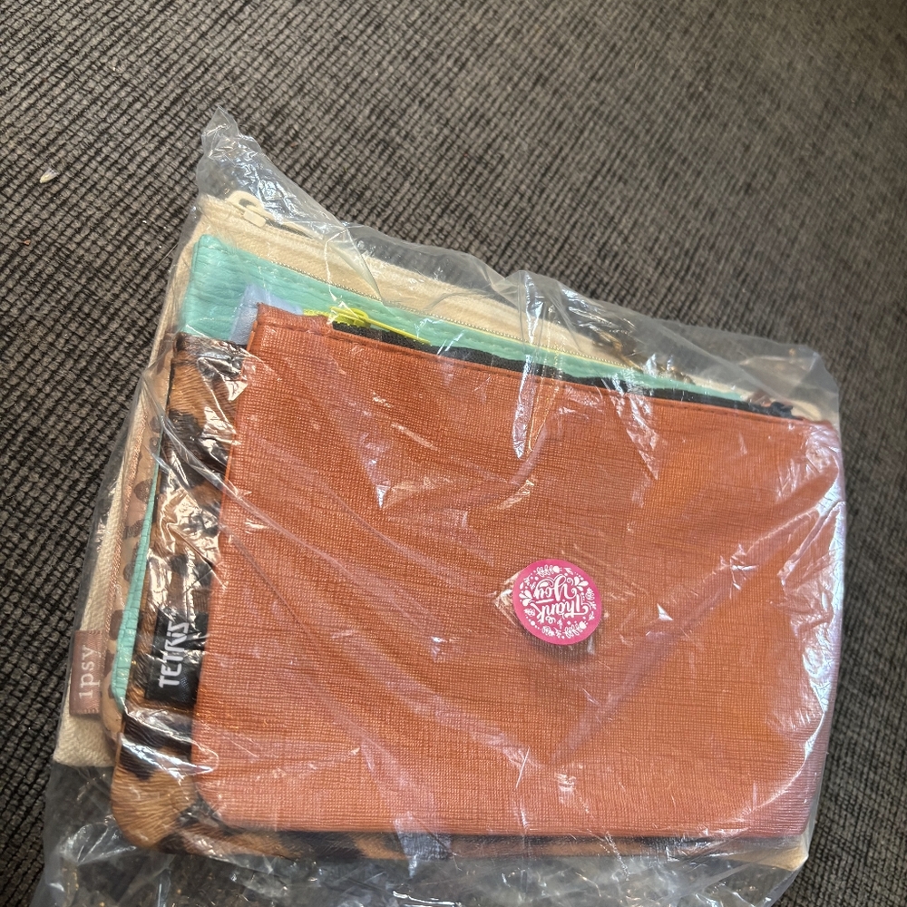 Pack of 6 makeup bags